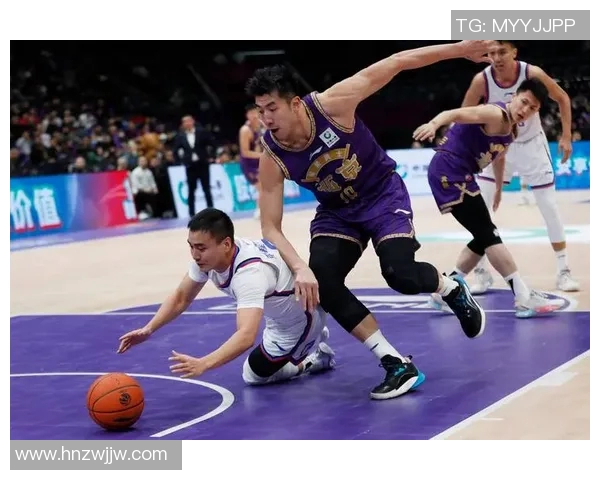 2018年CBA季后赛广厦队与新疆队激战正酣精彩瞬间回顾与分析